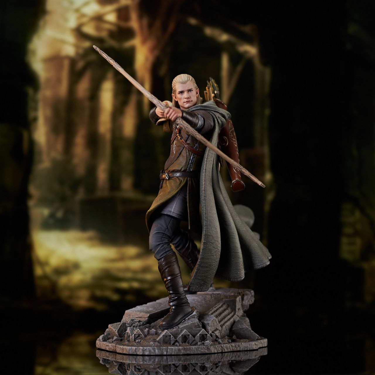 Pre-Order Diamond Gallery Lord of the Rings Legolas Deluxe Statue